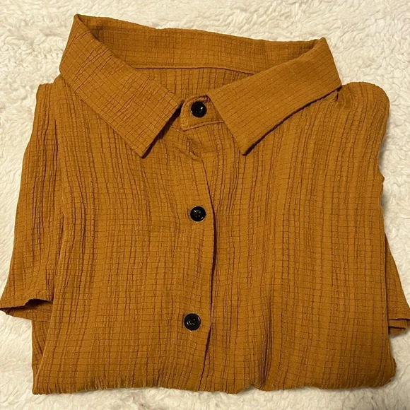 Elegant Gold Button up Long sleeve Blouse size XL loose fitting flared hem - Picture 4 of 16